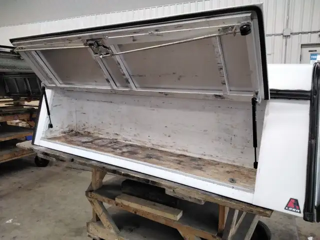 Dodge Ram 5’7 White Leer Truck Cap #54007 in Other Parts & Accessories in Kitchener / Waterloo - Image 5