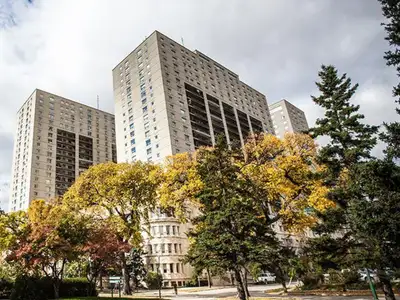 • Stunning views of Assiniboine River / Park • Abundant natural light • Unit includes 3 in-suite was...