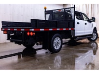 **ACCIDENT FREE - MECHANICALLY CERTIFIED** 56,119 KM This 2022 Ford F-350 4x4 Crew Cab XLT Deck is p... (image 5)