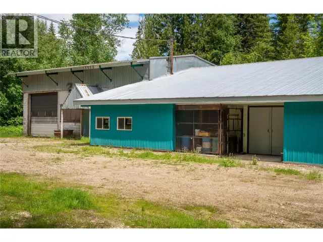 1636 23 Hwy Highway S Revelstoke, British Columbia in Commercial & Office Space for Sale in Revelstoke - Image 4