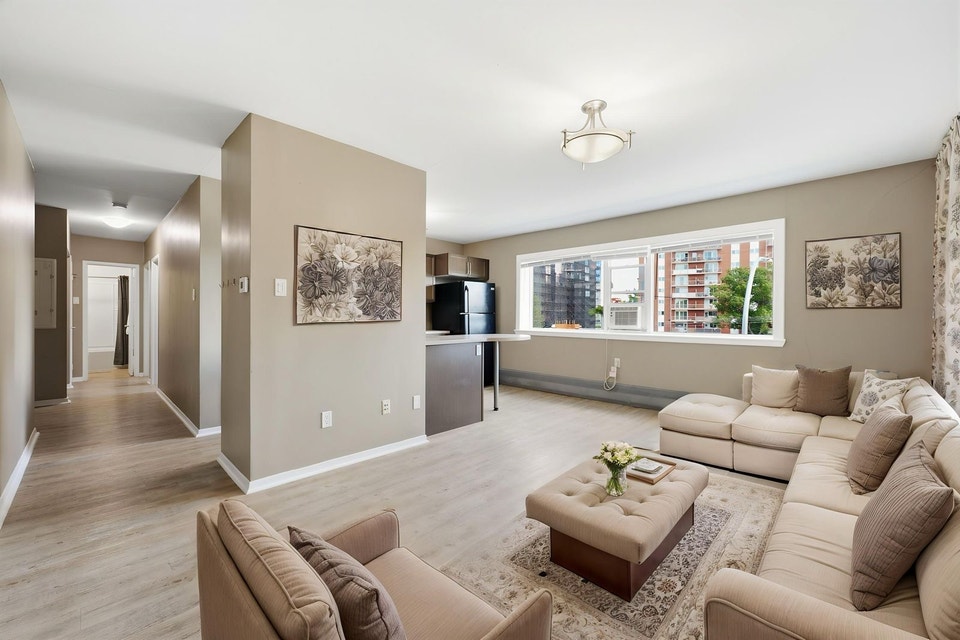 St. Vital - 2 BR - available Oct 15th 3