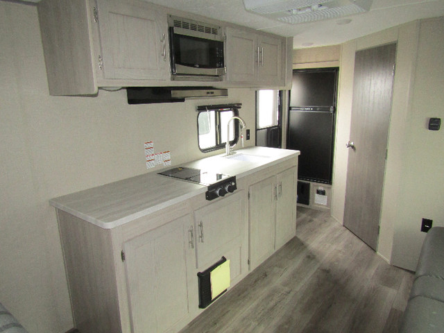 2023 Catalina 184FQS in Travel Trailers & Campers in Sarnia - Image 3
