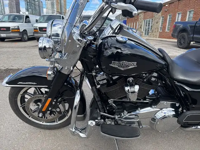2019 Harley-Davidson Road King ~ ROAD KING ~ 107CI ~ V&H PIPES ~ in Sport Touring in City of Toronto - Image 19