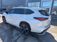 New Arrival. Beautiful XSE with RED interior! AWD and Loaded. 3.5L V6. Heated seats. navigation. car... (image 7)