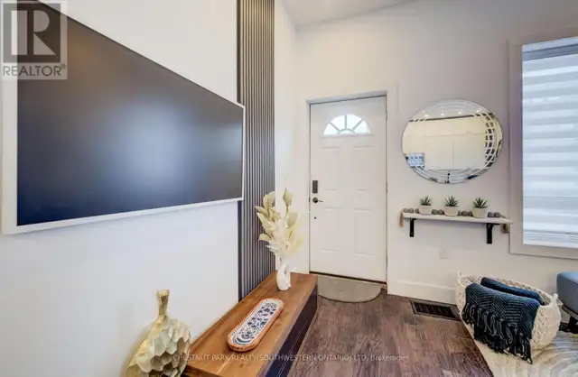 19 CEDAR STREET Cambridge, Ontario in Houses for Sale in Cambridge - Image 6