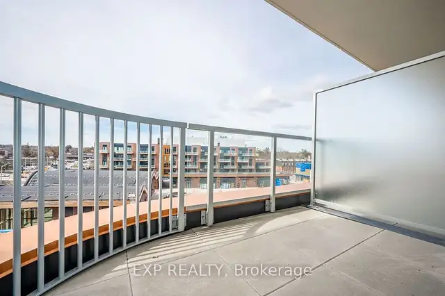 Located in the centre of Port Credit! in Condos for Sale in Mississauga / Peel Region - Image 5