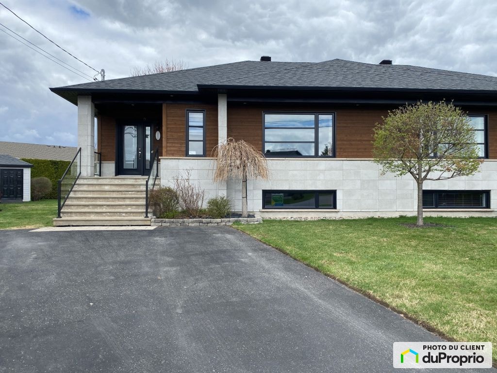 $425,000 - Price Taxes Included - Semi-detached in Victoriaville — photo 1