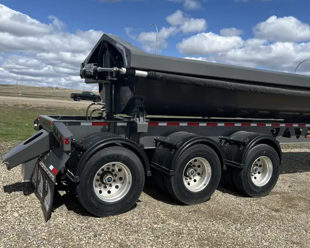 2023 TRAIL KING TK60SSD-41 side dump trailer in Heavy Trucks in Regina - Image 4
