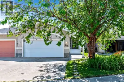 Welcome to 609 Lineham Acres Drive, an exciting opportunity to own a beautifully maintained, semi-de...