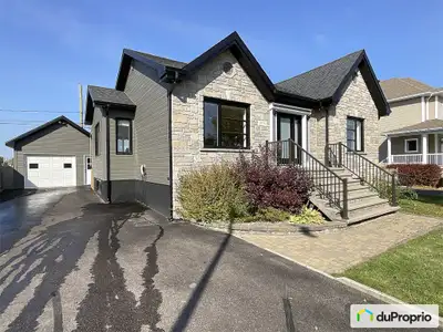 ***Courtiers s'abstenir Maison entièrement rénovée 4 chambres, 2 salles de bains. Sans voisin arrièr...