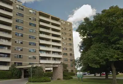 3 BEDROOM APARTMENT FOR RENT IN HAMILTON STARTING AT $2,095/month Parking not included in rent Kenda...