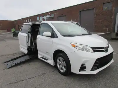 WHEELCHAIR VAN ADAPTE, 2018 TOYOTA SIENNA LE, HANDICAP DRIVER/PASSENGER, IN EXCELLENT RUST-FREE COND...