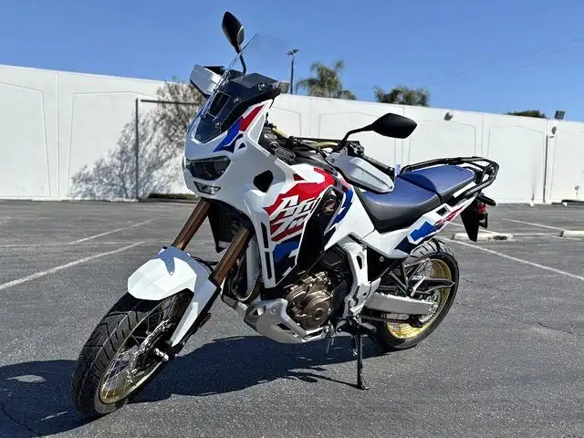2025 HONDA AFRICA TWIN ADVENTURE SPORTS ES DCT 1000CC-CUSTOM! in Street, Cruisers & Choppers in Edmonton - Image 2