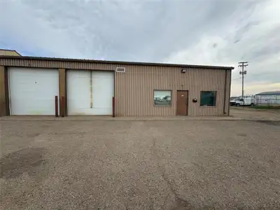 C18//Brandon/Great turn key industrial space for lease. This Douglas Street location offers 2 bays w...
