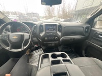 Price includes $1,000 finance credit. Price does not include fees or taxes. The 2021 Chevrolet Silve... (image 9)