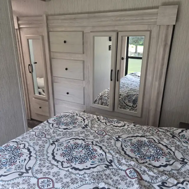 2023 SIERRA 3440BH-LUXURIOUS 2 BEDROOM LOFT,1.5 BATH,FINANCING! in Travel Trailers & Campers in Ottawa - Image 29