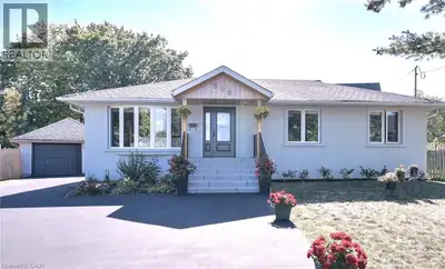 *** G O R G E O U S *** Immaculate, Don't Miss Out! Great Family Home Situated On On A Private Cul-D...