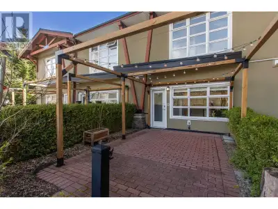 WALK-UP STYLE TOWNHOUSE LIVING WITH A HUGE PATIO! Welcome to this unique 2-storey 1 bed + den/flex a...
