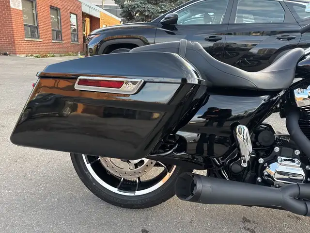 2022 Harley-Davidson Road Glide ~ ROAD GLIDE ~ 107CI ~ 2 INTO 1  in Sport Touring in City of Toronto - Image 12
