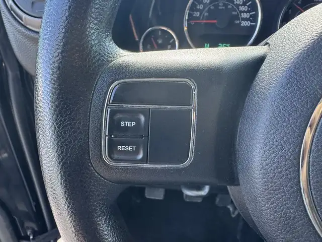 2015 Jeep Wrangler 4WD 2dr Sport in Cars & Trucks in Longueuil / South Shore - Image 17