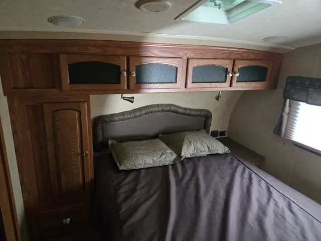 2016 Forest River FLAGSTAFF 8528 REWS in Travel Trailers & Campers in St. Albert - Image 29