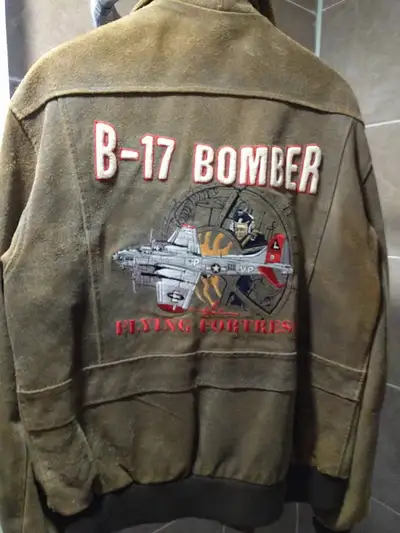 Memphis Belle B-17 Bomber Jacket MINT Condition... Made by Peerless Inc. Jacket is a size Medium. NO...