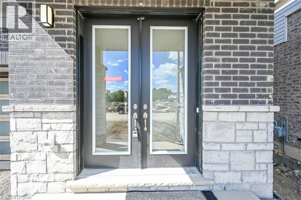 377 PROVIDENT Way Hamilton, Ontario 4