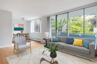 Located on a residential street in Downtown Vancouver, Central Plaza offers a gym, outdoor BBQ area,...