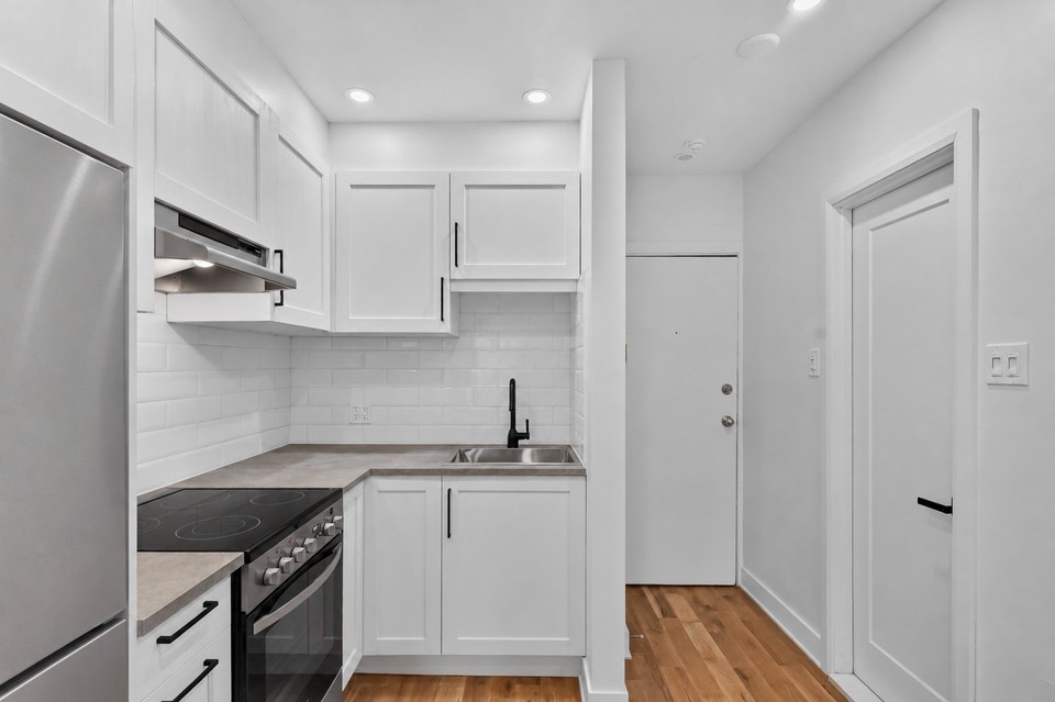 3 et demi limitrophe Plateau Mont Royal avec 4 électroménagers 2
