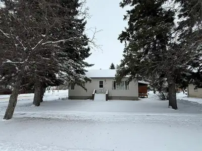 R34//Killarney/Here is your opportunity to own an affordable 2-bedroom bungalow on a 50 x 120 lot wi...