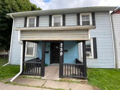 Suite Amenities Fridge Stove Utilities Included: Water Sewage This bright and spacious 2-bedroom apa...