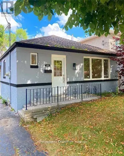 MAIN FLOOR - 208 OLIVE AVENUE Toronto (Willowdale East), Ontario