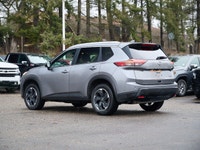 Exterior Highlights Exclusive blacked-out styling: dark chrome V-Motion grille, black mirror caps, b... (image 1)