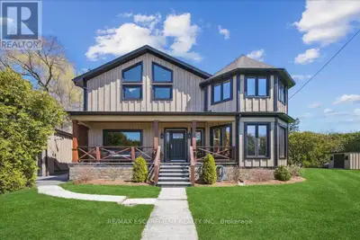 Discover a truly one-of-a-kind opportunity in the heart of Aldershot. This beautifully renovated 3+2...