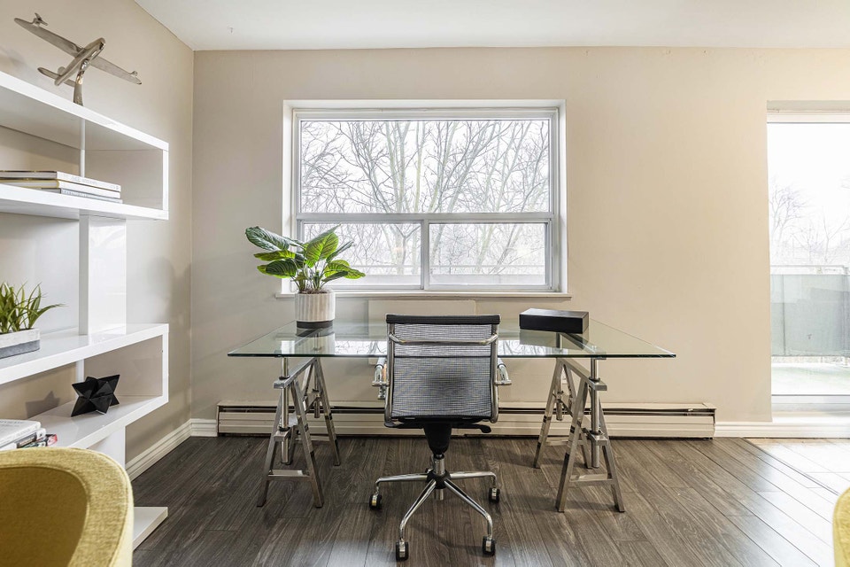 Spacious & Bright 1 Bedroom Apartment Close to Downtown 5