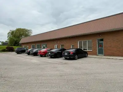 Many Uses Allowed! Location: Steeles Ave / Hwy 401 Monthly Rent: $1475 Total Area: 760 Sq Ft Indust:...
