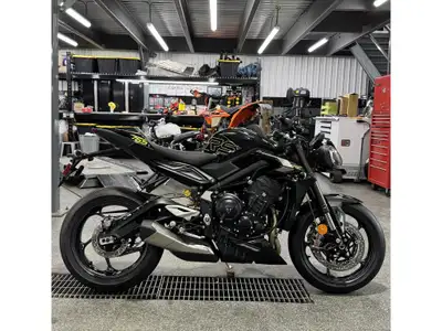 2026 Triumph STREET TRIPLE 765 RS Triumph STREET TRIPLE 765 RS 2026 Les photos peuvent être à titre...