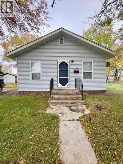 Located in Waldheim, this bungalow is situated on a mature (75’ x 125’) lot and has a single detache...
