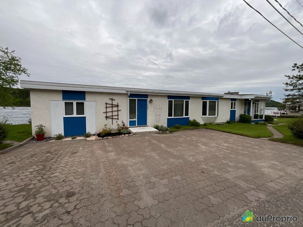 $479,900 - Bungalow for sale in Chicoutimi (Laterrière) — photo 2