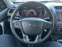 2014 KIA SORENTO LX AWD NO ACCIDENTS, NO CLAIMS WITH ALL SERVICES UP TO DATE QualiTee Motors offers... (image 9)
