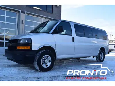 12 Passagers // Attache remorque // Cruise // Camera de recul // Modèle Allonger Superbe condition /...