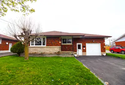 APARTMENT FOR RENT!!! This Stunning main unit offers 3 large bedrooms, 3-piece bathroom, stunning op...