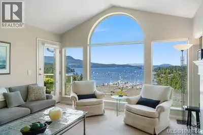Premier unit in prestigious Port Royal Estates. Located on the top row, this spacious end unit offer...