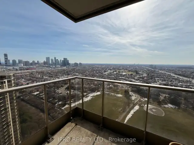 HURONTARIO/HWY 403 (2 Beds 2 Baths) in Condos for Sale in Mississauga / Peel Region - Image 2