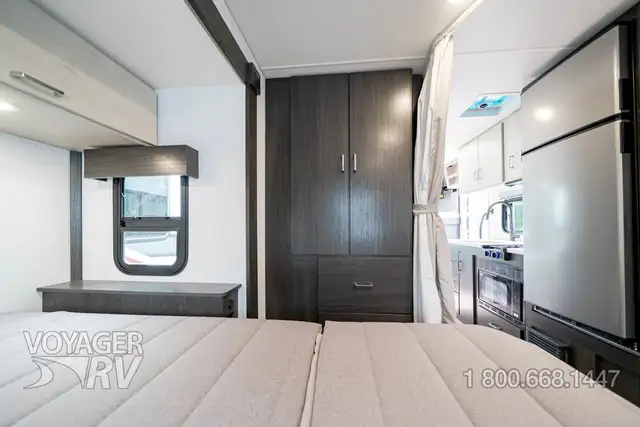 2027 Winnebago Sunflyer 22RS in Travel Trailers & Campers in Kelowna - Image 22