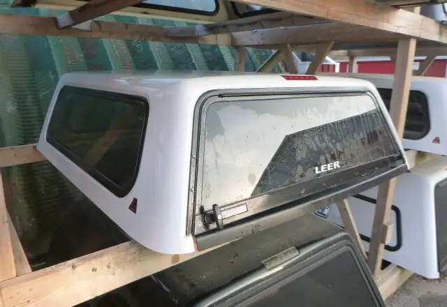 2014 - 2018 GMC Sierra or Chevrolet Silverado 5'8 G1W White Cap in Other Parts & Accessories in Kitchener / Waterloo - Image 3