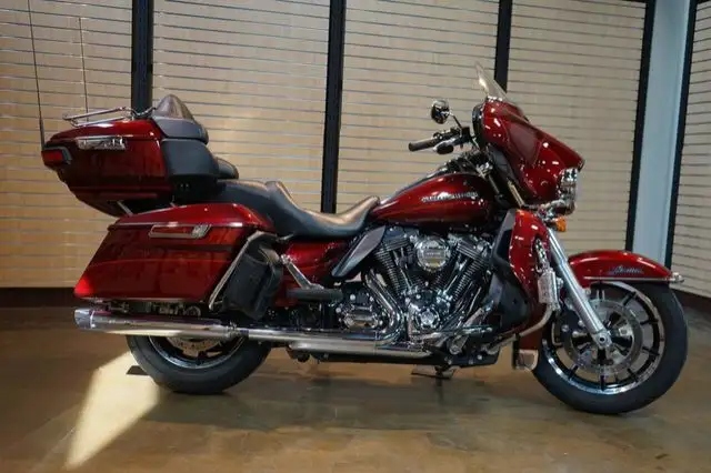 2016 Harley-Davidson FLHTK - Ultra Limited in Sport Touring in Lethbridge - Image 3