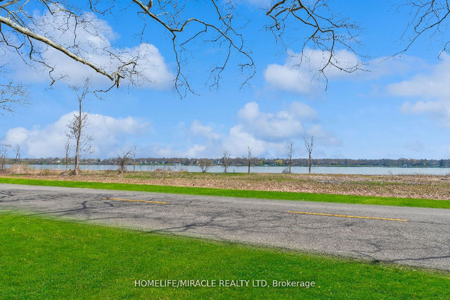 PANORAMIC VIEWS OF THE NIAGARA RIVER! Detached Home In Fort Erie in Houses for Sale in St. Catharines