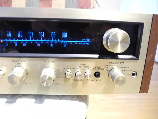 PIONEER HI-FI STEREO RECEIVER/AMPLIFIER SX626 in Stereo Systems & Home Theatre in City of Toronto - Image 4