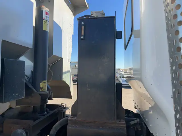 2016 Kenworth T800 in Heavy Trucks in Calgary - Image 20